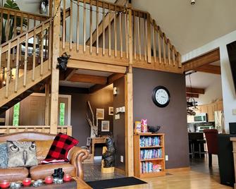 HOT TUB-Natural paradise, timber frame, sauna, close to Casino and ski hill. - Port Severn - Sala de estar