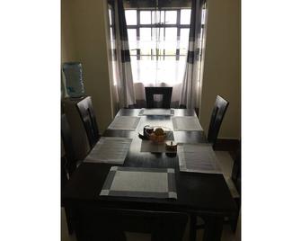 enjoy your stay in this lovely house - Embakasi - Dining room