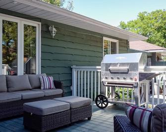 Muskoka Four Bedroom House on the Lake - Port Severn - Patio
