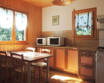 Chalet Hêtre, in the middle of a corner of paradise in Sancy-Artense (63) - Saint-Genès-Champespe - Salle à manger