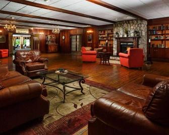 Indulgent Haven: Studio w Indoor Pool & Spa Sauna - Morgantown