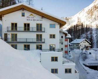 Piz Ot - זאמנאון - בניין