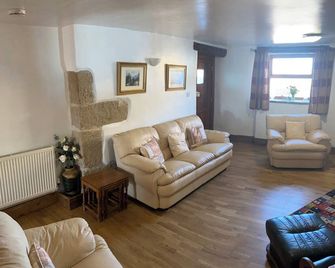 Threshings Country Cottage - Burnley - Living room