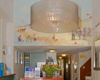 Two Brothers Hotel Astoria - Noordwijk - Front desk