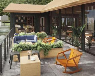 Historic Rocky Waters Inn, A Small Luxury Hotel - Gatlinburg - Patio