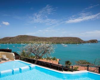 Secret Harbour Boutique Hotel and Marina - Lance aux Épines - בריכה