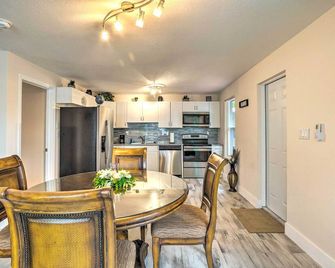 Turquoise Escape about 1 Mi to Sailfish Marina! - West Palm Beach - Comedor