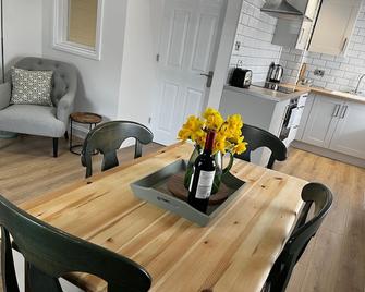 Lovely, Quiet and Stylish Cottage in Kemerton! - Tewkesbury - Jadalnia