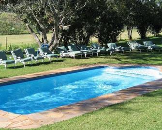 Oaks Lifestyle Farm & Holiday Resort - Richmond - Piscina