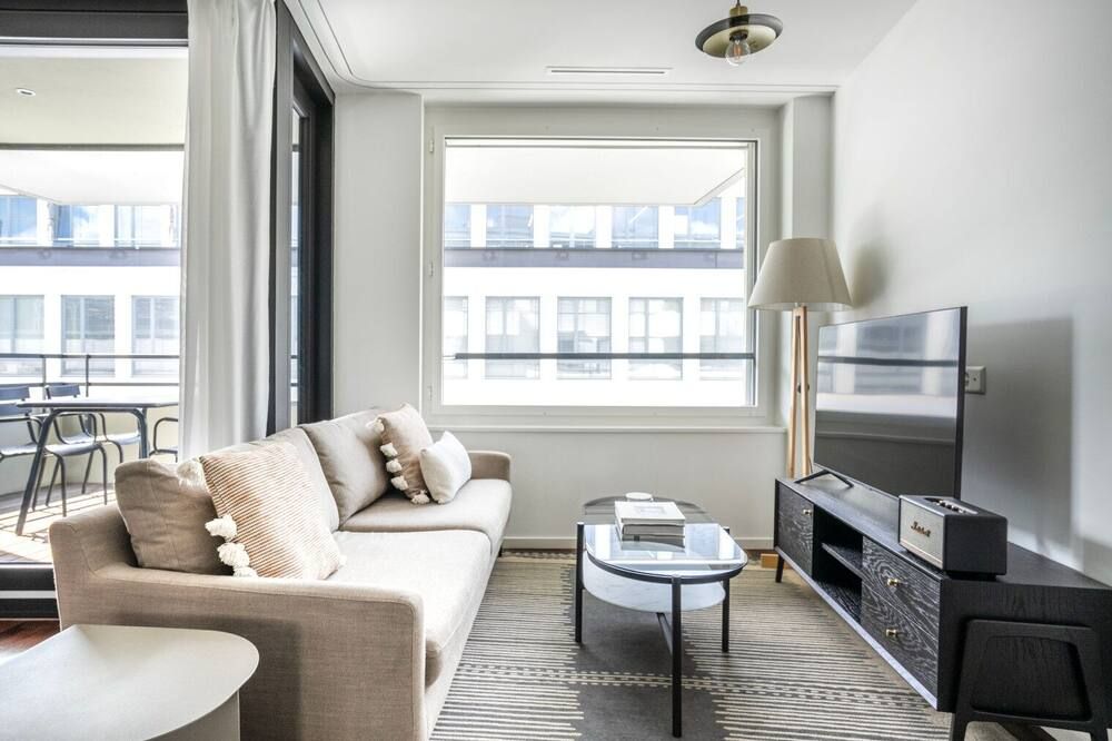 Blueground | Wiedikon, balcony & elev, nr market - ציריך - סלון