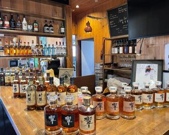 A short walk to Akakura Onsen Ski Lift and Town by Japow House - Myoko - Bar