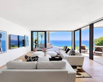 Ocean Villa - Ultra Luxury Apt in Bantry Bay - Cape Town - Living room