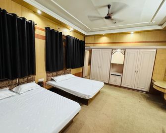 Millionaire Homestay - Ujjain - Bedroom