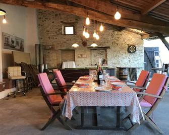 French Fields Luxury Glamping Twin Emperor Tent - Le Vieux-Cérier - Comedor