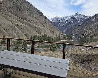 Hand Crafted Log Cabin On The Salmon River With Private Sand Beach - Riggins - Balcón