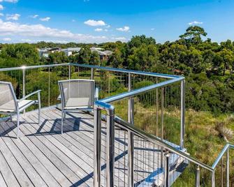 Coastal Soul Villa at Broadbeach - Inverloch - Balcony