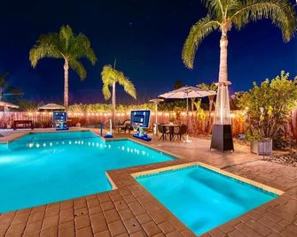 Massive Resort Style Oasis with Heated Pool & Spa - El Cajon - Pool