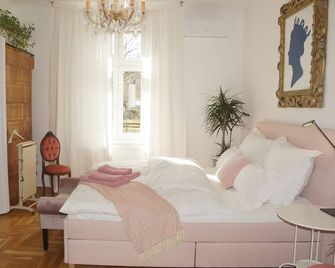 Villa Garden - Charming 2-bedroom - with WiFi and AC in Budapest +free parking - Budapest - Bedroom