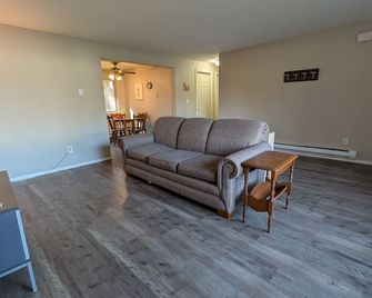 Serene 2-bedroom townhome in charming Spanaway perfect for relaxing - Spanaway