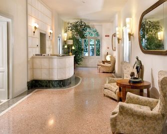 Hotel Milano - Toscolano Maderno - Lobby