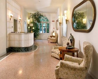 Hotel Milano - Toscolano Maderno - Lobby