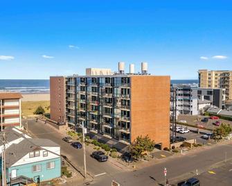 Sand and Sea Condos - Seaside - Bâtiment