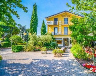 Hotel Riel - Sirmione - Building