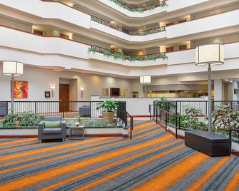 Holiday Inn University Plaza-Bowling Green By IHG - באולינג גרין - בניין