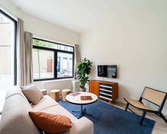 Tranquil 3-Bedroom Home in Berchem - Antwerp - Antwerp - Living room