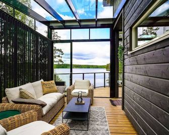 Villa Ritva - Modern - Lakefront - Hot Tub - Hyvinkää - Parveke