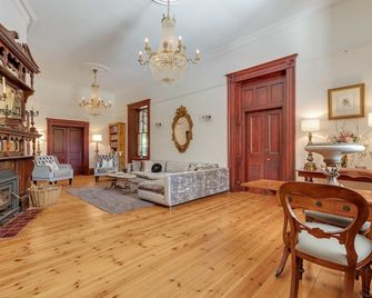Bungala House 1856 - Bald Hills - Living room