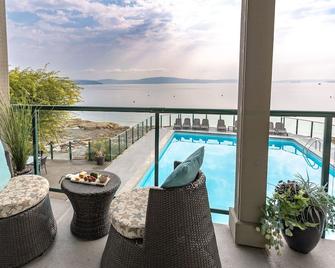 Inn of The Sea | Oceanfront | Pool, hot tub & more - Ladysmith - Pool