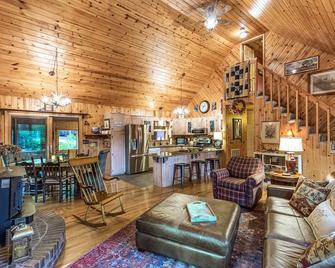 The Treehouse - Highlands - Living room