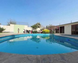 Large house Roca Blanca Huachipa - Lima - Piscine