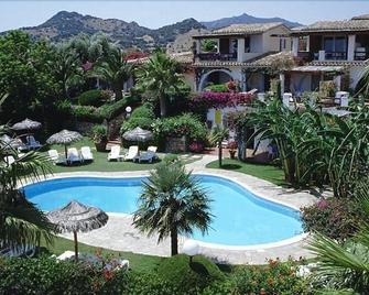 Residence Le Bouganville - Villasimius - Pool