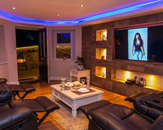 Optimal Apartments - Bradford - Lounge