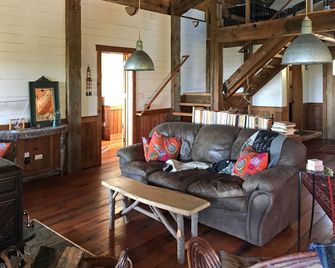 Peacefully Secluded Cabin Rental with Mountain Views near San Diego, California - Julian - Sala de estar