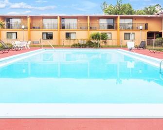 Regency Inn - Perry