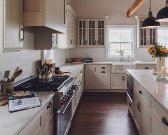 Garland House In Downtown Historic Trinity Nl ~ Luxury Vacation Home - Trinity - Cocina