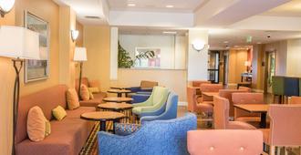 Hampton Inn & Suites Lathrop - Lathrop - Lounge