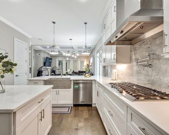 Premiere Luxury: Discover Our Brand New Townhouse in Tampa's Prime Location! - Tampa - Cocina