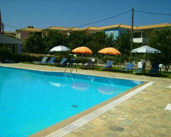 Aggelos Family Hotel - Moraitika - Pool
