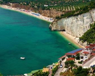 Apulia Bed & Breakfast - Mattinata - Beach