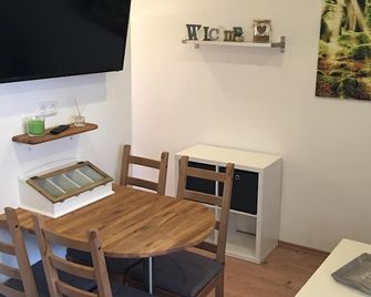 'Leipzig for me! It is a small Paris and educates its people,' - Leipzig - Salle à manger