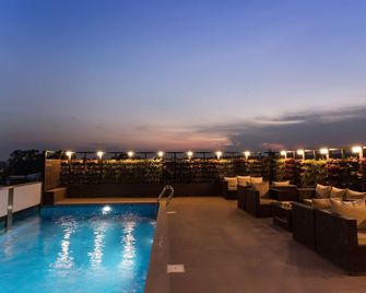 路帕菁英飯店 - 邁索爾 - 游泳池