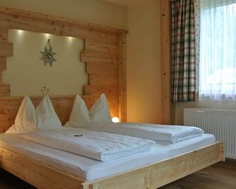 Double room - Pension and Apartment Edelweiss - Heiligenblut - Schlafzimmer