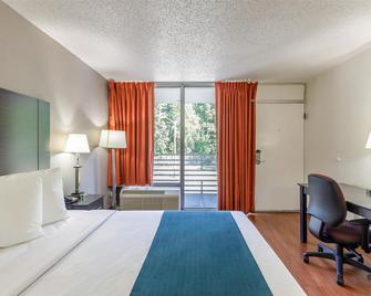 Motel 6 Dumfries - Dumfries - Bedroom