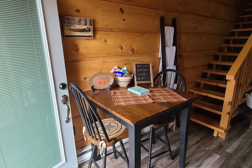 Cozy 1-bedroom studio in adorable Selinsgrove with AC and amenities