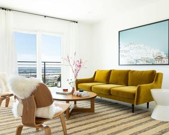 Avalon I by AvantStay | Contemporary San Diego Condo w/ Large Patio - سان دييغو - غرفة معيشة