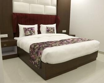 Royal Imperio - Faridabad - Slaapkamer